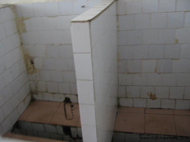 WC publique chinois sans porte
