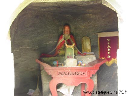 Intérieur d'un petit temple taoïste